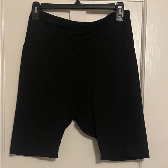 Classic Black Women's Athletic Shorts - Picture 1 of 3